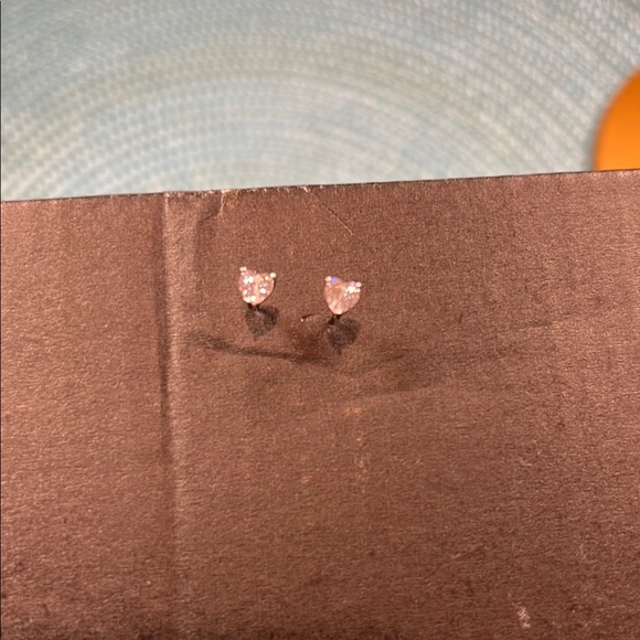 NWOT Elegant Rhinestone Heart Stud Earrings 18K White Gold Plated - Picture 6 of 16
